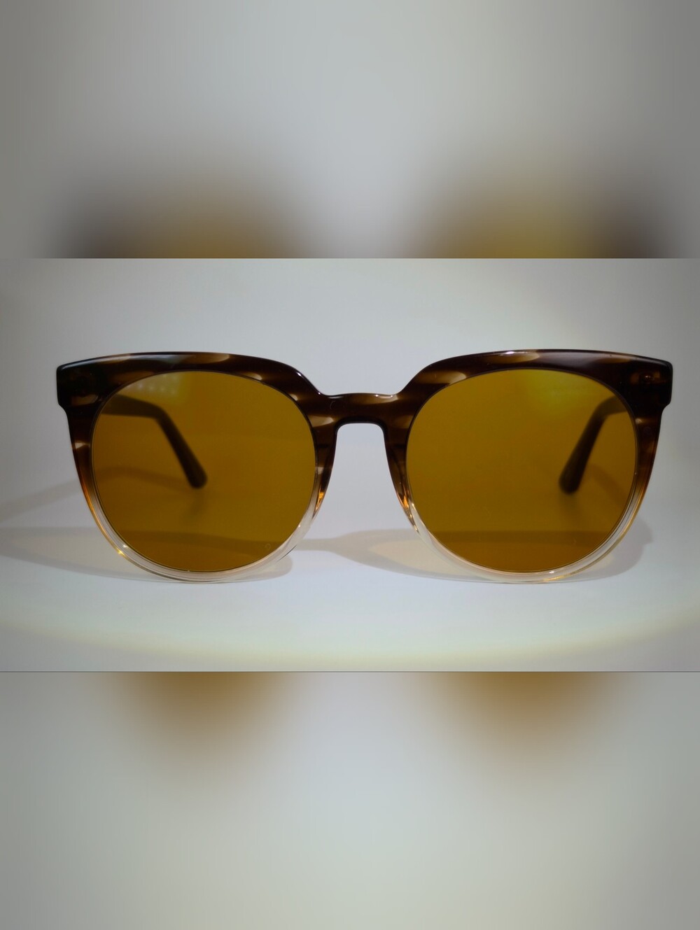 Queen. Tortoiseshell Round Sunglasses - Women
